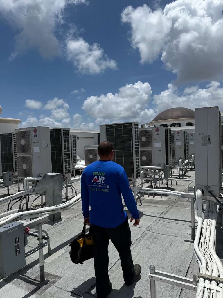 LG VRF rooftop maintenance